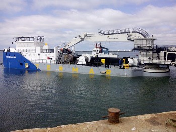 Porto de Setúbal acolhe nova draga A nova embarcação tem 50 metros de comprimento
