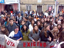Estudantes do Barreiro em manifestação nas ruas da cidade Foram cerca de 600 estudantes de 4 escolas do secundário