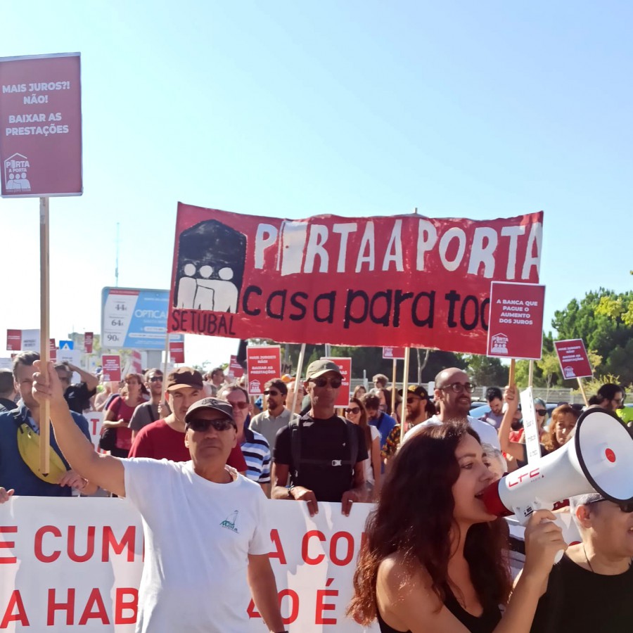 No TERMINAL Rodo - Ferro - Fluvial Manifestação Casa para Viver no BARREIRO! JÁ NÃO DÁ! . Dia 21 de Março às 10h30