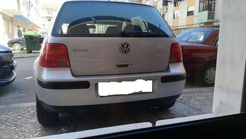 Barreiro – Moradores da Rua Almirante José Mendes Cabeçadas indignados Estacionamento nos passeios tapam janelas das residências