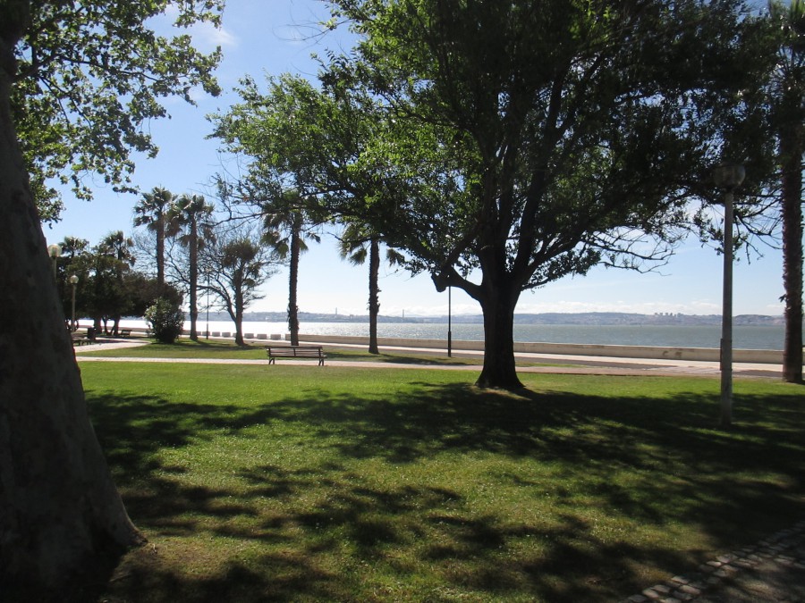 Inferências - Barreiro Apetece-me pensar a Avenida da Praia deslocalizada para o Mar da Palha