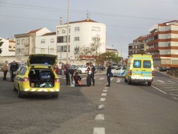 Acidente junto ao cemitério do Lavradio - Barreiro Veículo atinge mulher de 56 anos