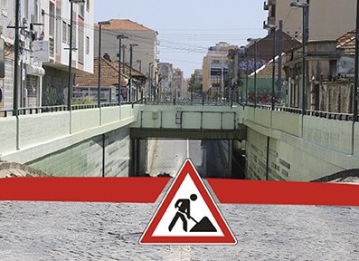 BARREIRO - Corte de Trânsito na Passagem Desnivelada Manutenção nas redes de abastecimento de água e saneamento . Rua Miguel Bombarda