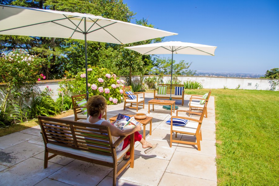 Novo espaço na Biblioteca Municipal de Palmela Vista privilegiada sobre a Arrábida e a margem sul do Tejo «Biblioteca de Jardim»