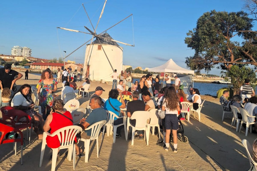 Em Alburrica junto ao moinho de vento nascente Escuteiros marítimos do Barreiro organizam «sunset» . Música e «comes & bebes»