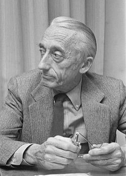 Efemérides - Dia 11 de Junho Nasceu Jacques-Yves Cousteau