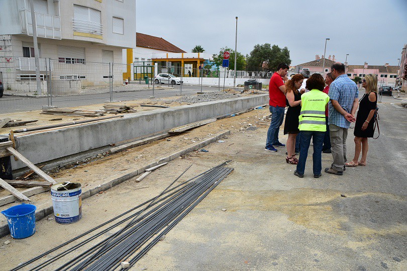 Barreiro - Visita à Freguesia de Santo António da Charneca Cemitério de Vila Chã serão construídos 320 nichos/gavetões e 168 ossários.