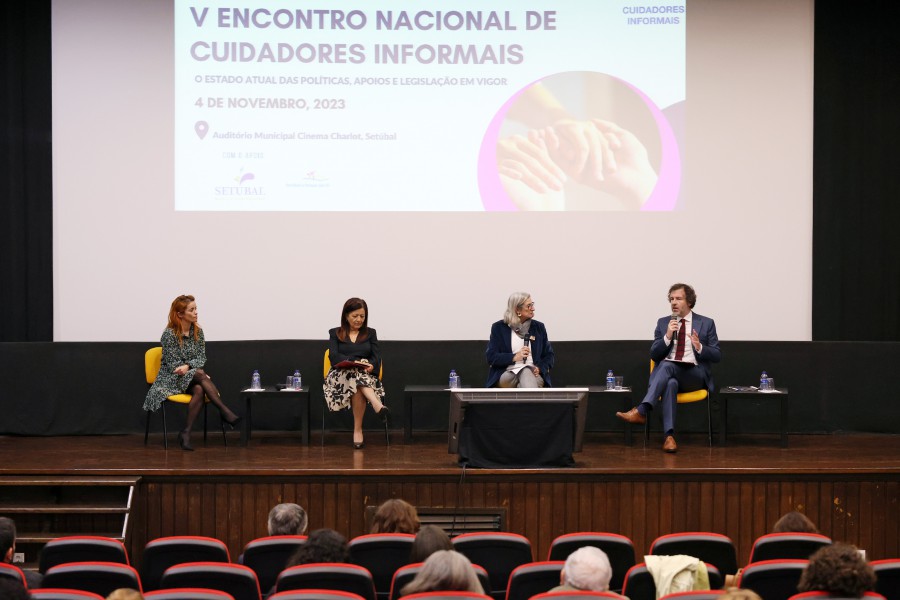 SETÚBAL - Marcelo Rebelo de Sousa alertou que não basta legislar Cuidadores informais “É preciso aplicar as leis, mesmo quando surgem dificuldades na aplicação"