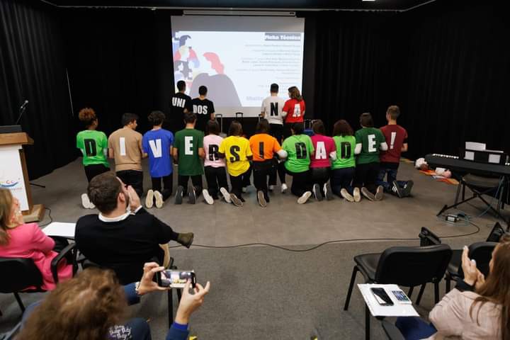 Escola Secundária de Casquilhos - Barreiro 16 ALUNOS DO 12º ANO DE GEOGRAFIA GANHAM VIAGEM A BRUXELAS