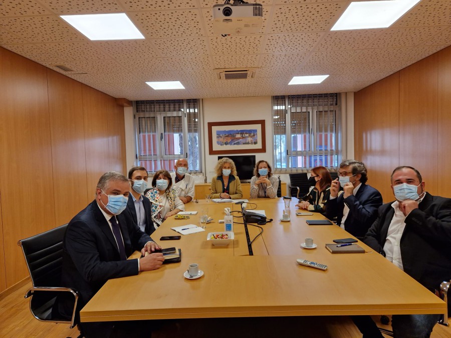 Deputados socialistas eleitos pelo distrito de Setúbal visitam Hospital Garcia de Orta Debatem dificuldades com que se tem confrontado na prestação de cuidados