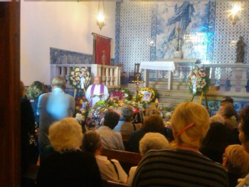 Barreiro - «25 de Abril sempre!» Escutou-se a «Grândola Vila Morena» no adeus a Manuela Fonseca