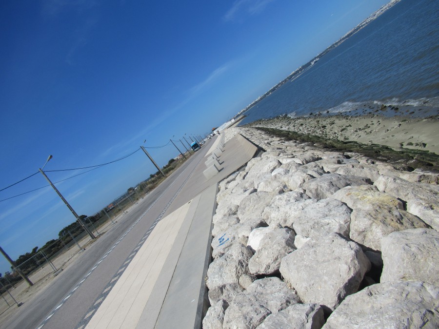 Barreiro -Por dentro dos dias Um recanto da Quinta Braamcamp Está aqui o nosso Terreiro do Paço - a mais bela praça no estuário do Tejo