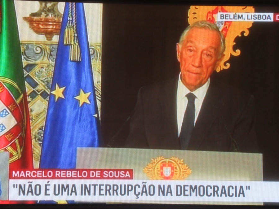 Presidente da República declara estado de emergência Não é uma interrupção da Democracia. É a Democracia a tentar impedir uma interrupção irreparável na vida das pessoas.