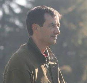 ESCREVE O QUE TE VAI NO CORAÇÃO... Um rosto convidado...José Marques Oliveira Uns de verde, uns de branco e alguns de azul.