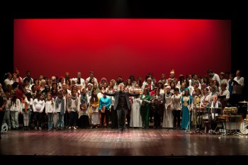 Setúbal - Cerca de 150 coralistas e músicos estiveram em palco Missa Étnica pela Paz