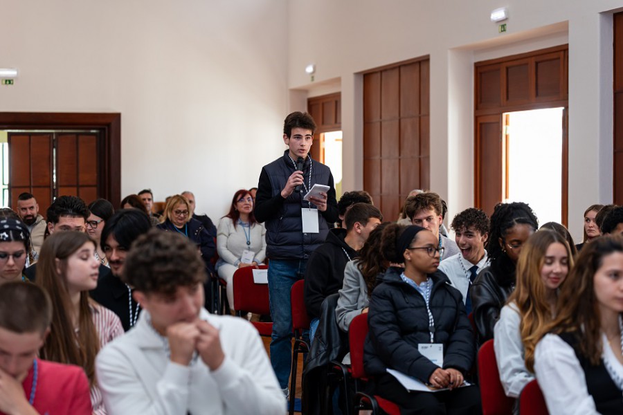 Sessão Distrital de Setúbal do Parlamento dos Jovens-Ensino Secundário Participaram 79 jovens, provenientes de 25 escolas