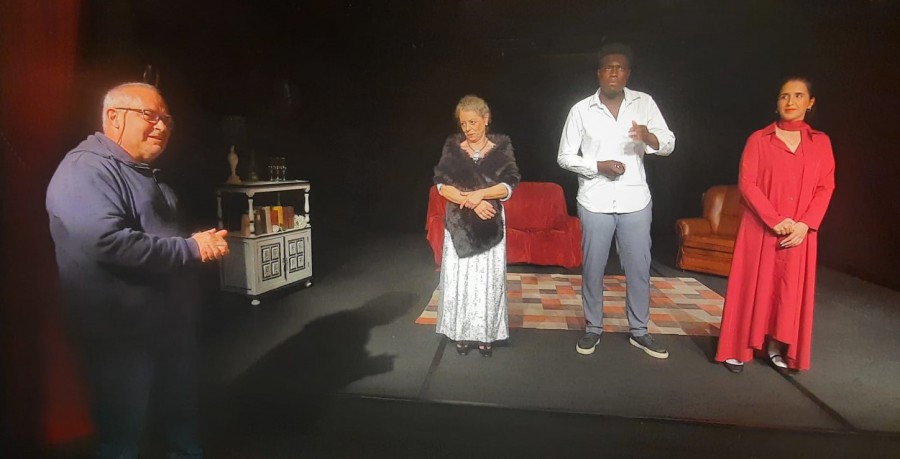 PROJÉCTOR - Companhia de Teatro do Barreiro NEVA com encenação – Abílio Apolinário . Em cena mais três espectáculos