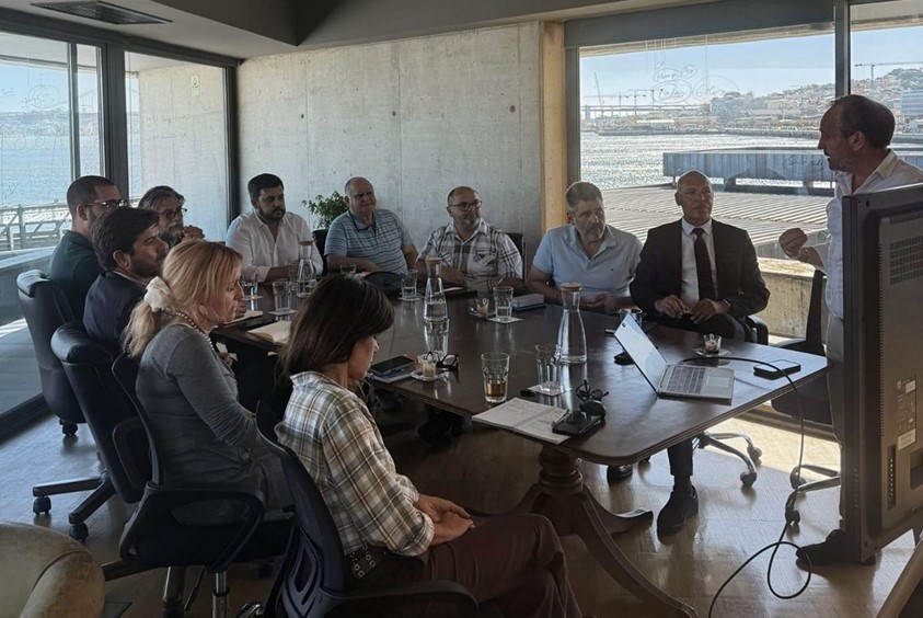 Deputados do PSD eleitos por Setúbal em reunião Transtejo Soflusa Reflexão sobre desafios que continuam a existir na mobilidade fluvial entre as duas margens do Tejo.