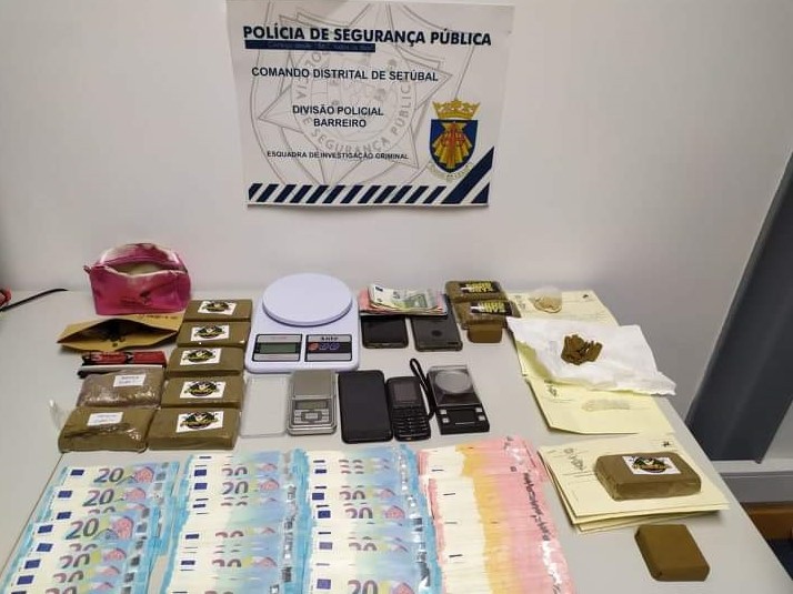 No Barreiro detidos 7 indivíduos pelo crime de tráfico de estupefacientes Apreendidas 101,1 doses de Anfetaminas e 2311,24 doses de Haxixe.