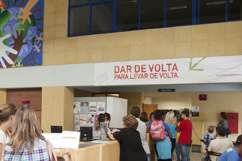 Dinamizada pela Biblioteca Municipal do Seixal «Dar de Volta» iniciativa de reutilização de manuais escolares