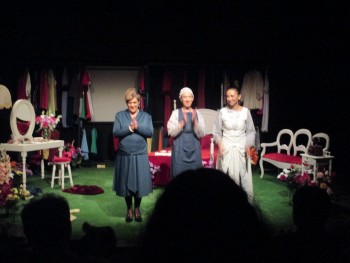 Arte Viva - Companhia de Teatro do Barreiro «As Criadas»:uma peça de metamorfoses que olha a cidade por uma janela