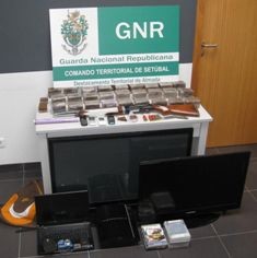 MEGA OPERAÇÃO POLICIAL EM ALMADA E SINTRA Seis detidos por tráfico de droga, posse de arma,rapto, sequestro e ofensas à integridade física