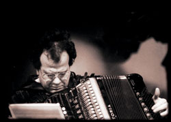 Espectáculo musical Richard Galliano brinda público com espectáculo a solo