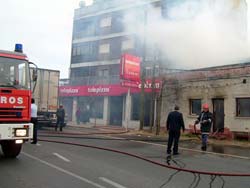 Incêndio destrói casa abandonada na Baixa da Banheira