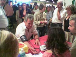 Nas Festas da Moita Jerónimo Sousa faz rastreio de “colestrol” no stand do Rotary