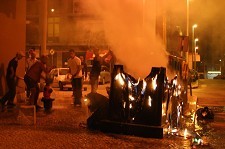 Intervenção de cidadãos no Barreiro Apaga fogo em ecoponto lançado por jovens