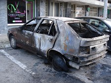Vandalismo no Barreiro Ecopontos da AMARSUL destruídos pelo fogo . Viatura estacionada perto ficou calcinada