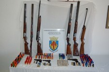 Buscas domiciliárias na zona do Bairro da Caneira na cidade do Montijo Detenção de cinco indivíduos do sexo masculino e um indivíduo de sexo feminino.