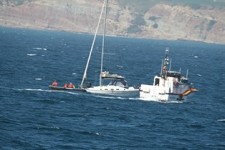 Operação de Salvamento de dois tripulantes de veleiro em risco de naufragar