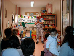 “SAÚDE BRINCANDO” O riso, o humor e a brincadeira fazem esquecer por momentos o sofrimento
