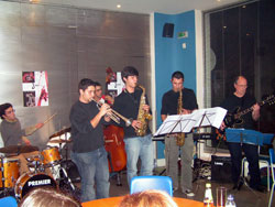 No Contraluz ENSEMBLE DA ESCOLA DE JAZZ DO BARREIRO