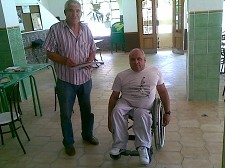 Santoantoniense Futebol Clube - Barreiro Faz doação de cadeiras de rodas aos ex-atletas do clube
