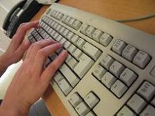 Seixal Associação RATO inicia idosos na informática