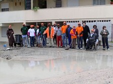 «Associação -Abraça a Tradição» - SETÚBAL Promoveu acção de rua «Abraçamos a limpeza»