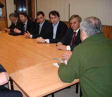 Deputados visitam cooperativas do Distrito de Setúbal Contributo para o fortalecimento da actividade das Cooperativas de Consumidores e do Sector Cooperativo