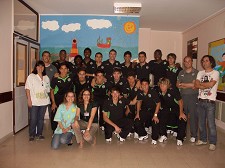 Sporting visita Pediatria do Centro Hospitalar Barreiro Montijo Ofereceram uma camisola do clube autografada