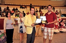Marchas Populares de Setúbal Grupo Desportivo Setubalense “Os 13” recebeu o troféu de vencedor