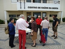 Comissão de Utentes do Centro de Saúde da Moita PROMOVE ACÇÃO DE RECOLHA DE ASSINATURAS NA MANHÃ DE SÁBADO