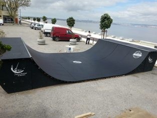 Barreiro - Rampa de skate finalizada e disponível ao público «Terminámos a rampa e estamos muito satisfeitos» afirma Ricardo Carrajola da Gasoline
