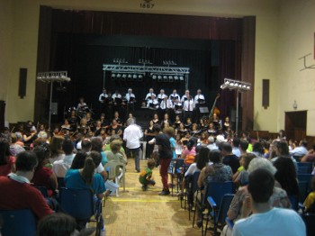 Barreiro - Uma sala repleta na SFAL Concerto do Coral TAB e Bvoice animaram a noite na SFAL