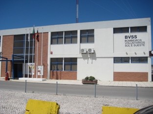 Barreiro - Candidatura ao QREN – Veículo Urbano de Combate a Incêndios Câmara comparticipa integralmente investimento próprio da AHBV Sul e Sueste