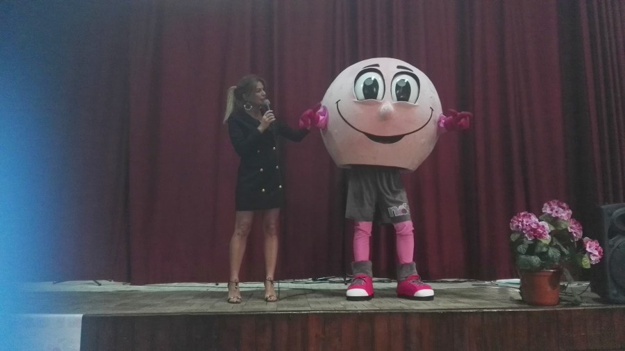 Barreiro - Isabel Angelino apresentou Mascote da Associação NÓS Momento integrado no evento de angariação de fundos «Cante p’ra NÓS»