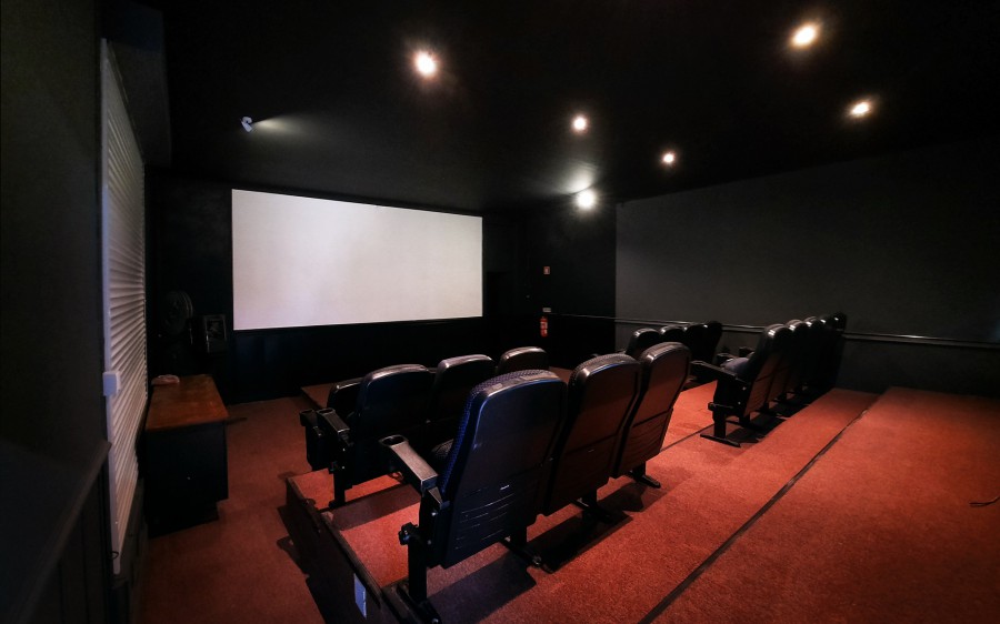 Cine Clube do Barreiro Conta com sala requalificada e retoma sessões em Abril . O ato de ver um filme é um momento único