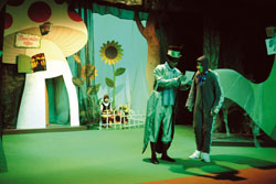 Em cena até dia 29 de Maio, na Oficina de Teatro Mário Pereira, no Barreiro “O Segredo da Abelha”