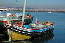 Embarcações Tradicionais no Seixal Passeios no Tejo têm início dia 25 de Abril