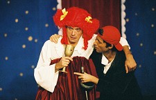 Teatro em Setúbal Em cena a peça "As Obras Completas de William Shakespeare em 97 Minutos"